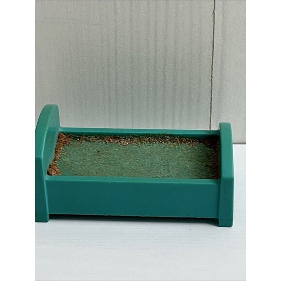 Vintage Fisher-Price Little People Hospital 3 Pieces: Ambulance, sink & bed #931 - Picture 8 of 16